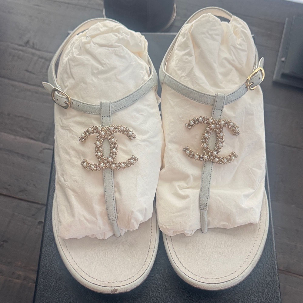 CHANEL White Sandals with Gold and PearEmbellishments